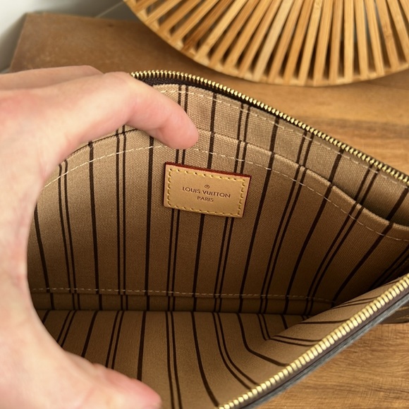 Louis Vuitton monogram Pochette - Picture 14 of 17